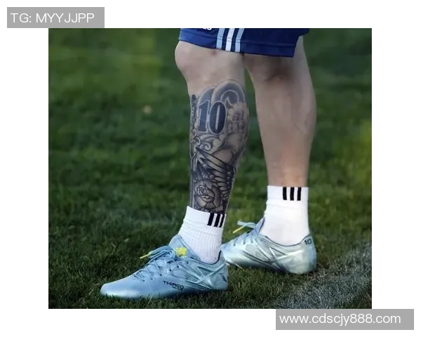 足球明星的纹身图案引发热议网友称其设计实在太丑了